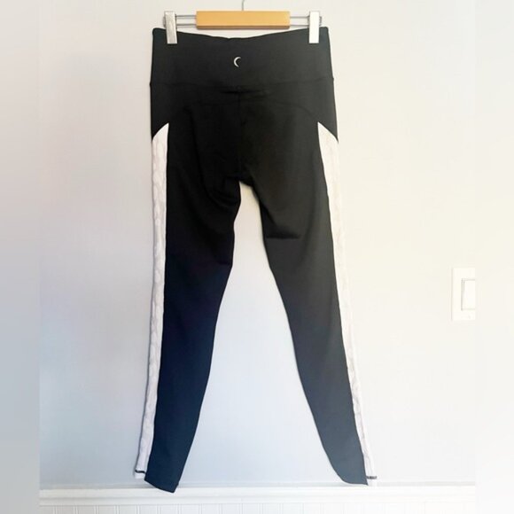 Zyia Active White Leopard Strip Light N Tight Hi Rise 28” Legging - Picture 4 of 4